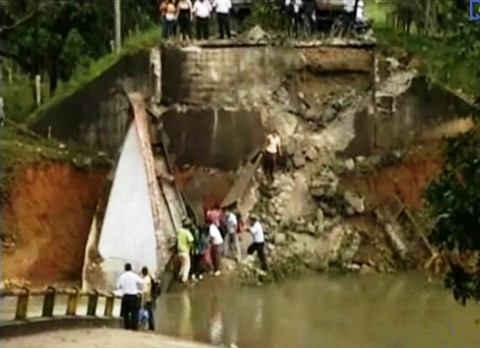 Puente destruido por las FARC en Caquetá